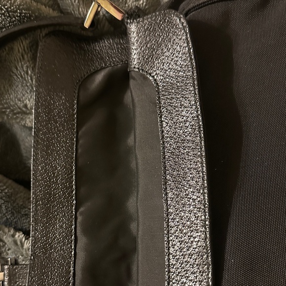 Gucci Jackie Leather Handbag - Picture 7 of 15